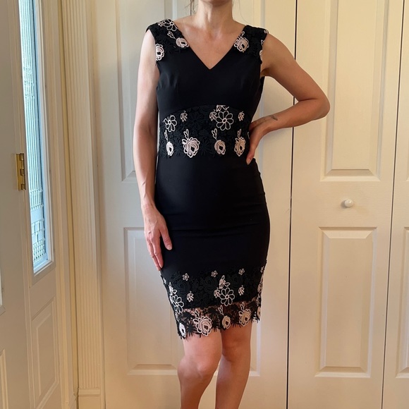 RW&CO Floral Appliqué dress - Picture 1 of 7
